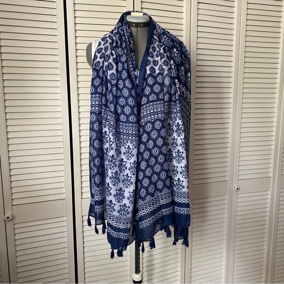 Patchwork Bandana print rayon tassel trimmed scarf - Picture 2 of 8